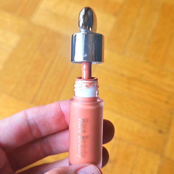 MINI Rare Beauty Soft Pinch Liquid Blush in Virtue - Picture 4 of 5